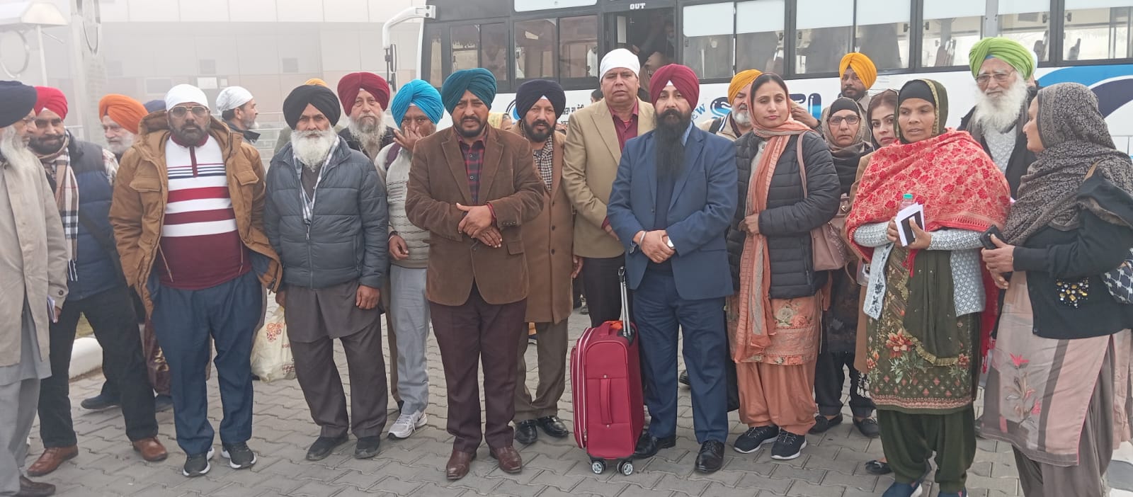 The 53rd group paid obeisance at Kartarpur Sahib (Pakistan).